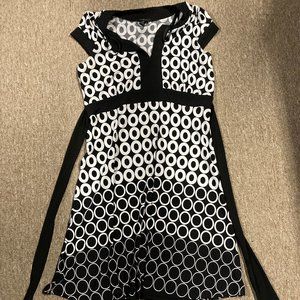 White and black circle pattern dress